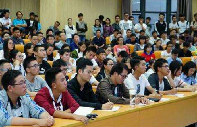 辅导员岗位“有多香”？211大学公开招聘，年薪18W起步还包编制