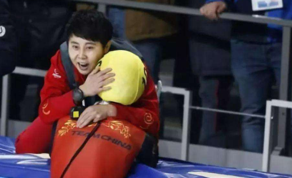 王濛现在在做什么工作(王濛当运动员、解说、教练、商人都成功，却遗憾只参加了两届冬奥)