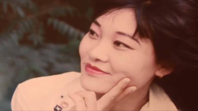 父母双亡，辽宁姑娘照顾瘫痪哥哥27年，至今55岁还未出嫁