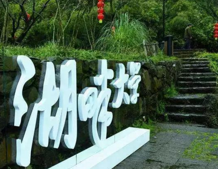 90后富三代美女：23岁继承千亿资产，和苏宁太子订婚，人生赢家
