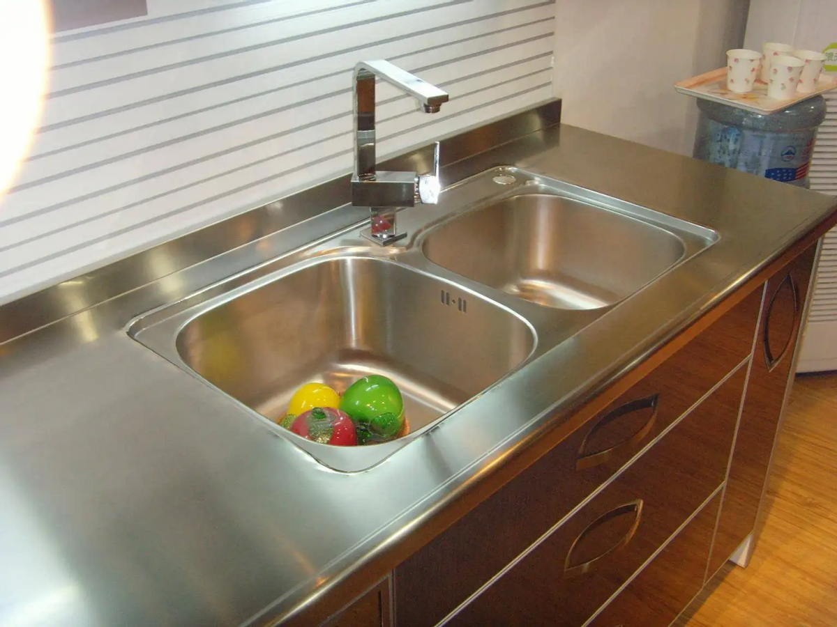 橱柜台面这么选,厨房可以多用十年不过时,千万别掉坑里了