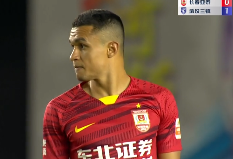 就征服武汉球迷（2-1！武汉三镇打服球迷，外援世界波绝杀，领先泰山7分，夺冠在望）