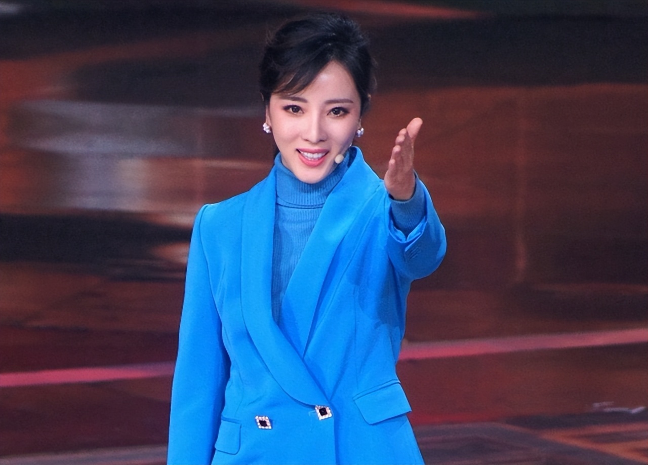 纵观李思思央视发展之路,和任鲁豫等主持人相比,还是相对比较顺利的.