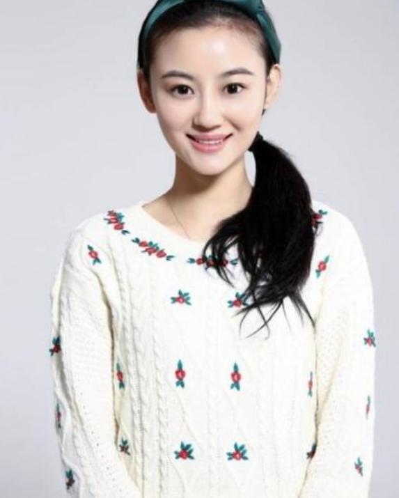 上大学时,为了还家里欠下的巨额债务,全身只剩300元的徐婷,被迫放弃