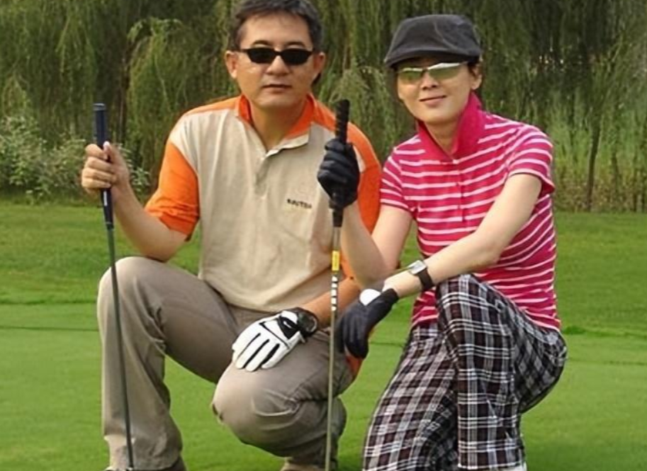 演员李琳:嫁大10岁导演不幸福,二婚嫁运动员李大双,今苦尽甘来