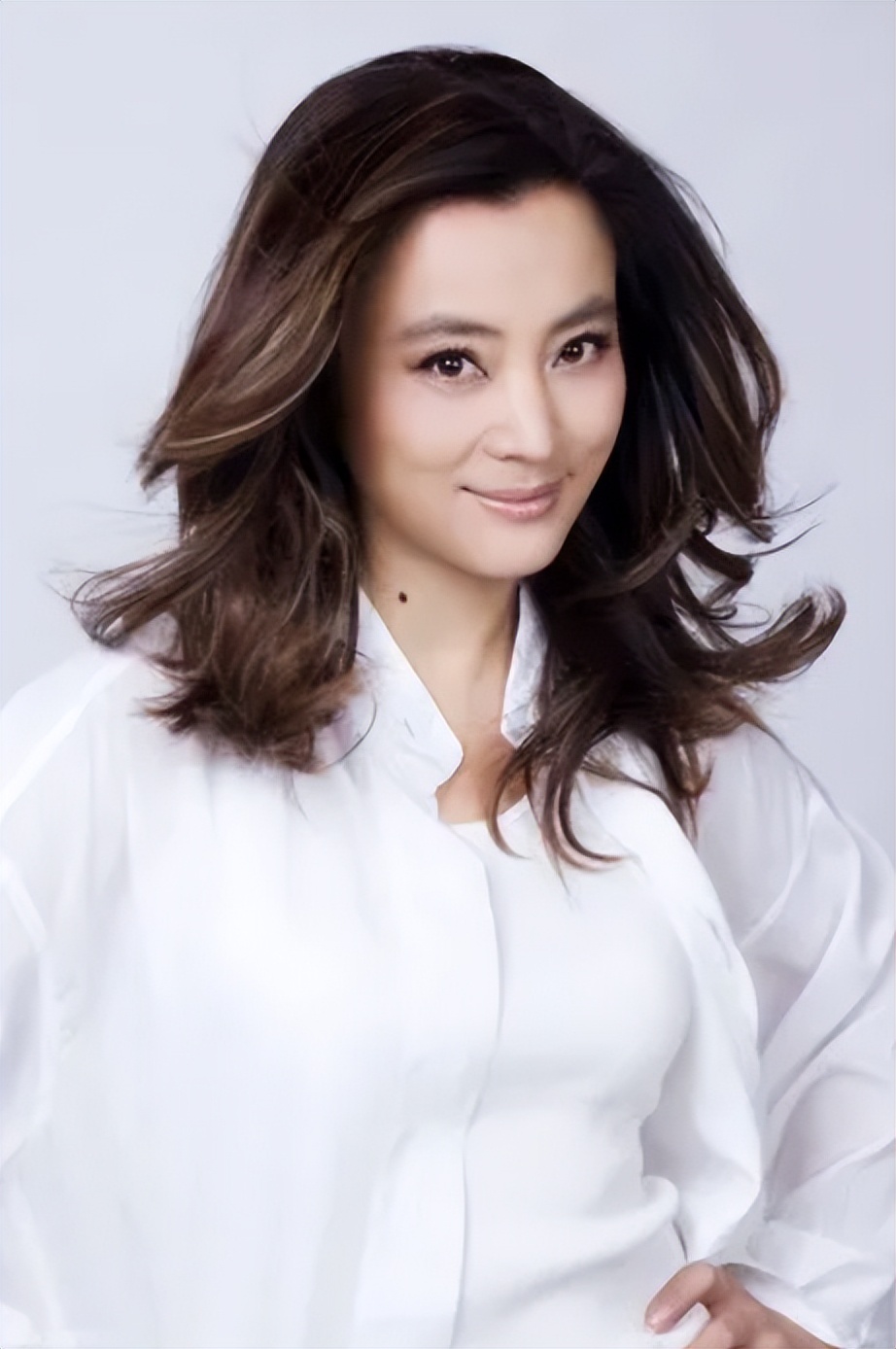 26岁离婚，34岁二婚嫁给犹太富商却两个月见一次面，李玲玉如何了