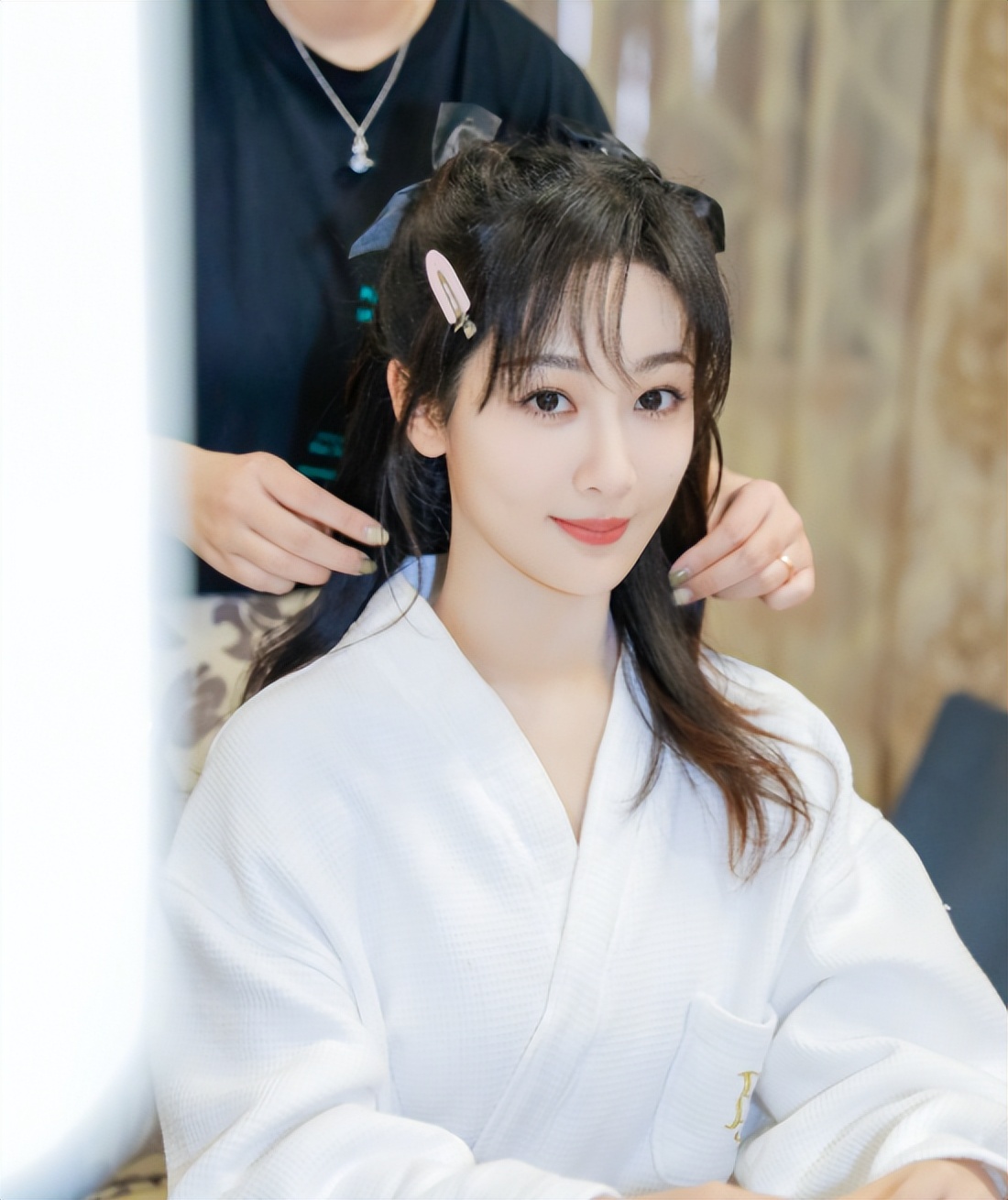 劈叉女星丢资源？大S“奶”具俊晔？杨紫代拍变脸大师？