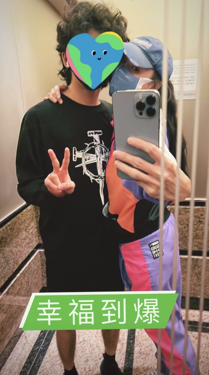 张柏芝晒与长子贴脸合影，直呼幸福，14岁Lucas卷发时髦身高瞩目