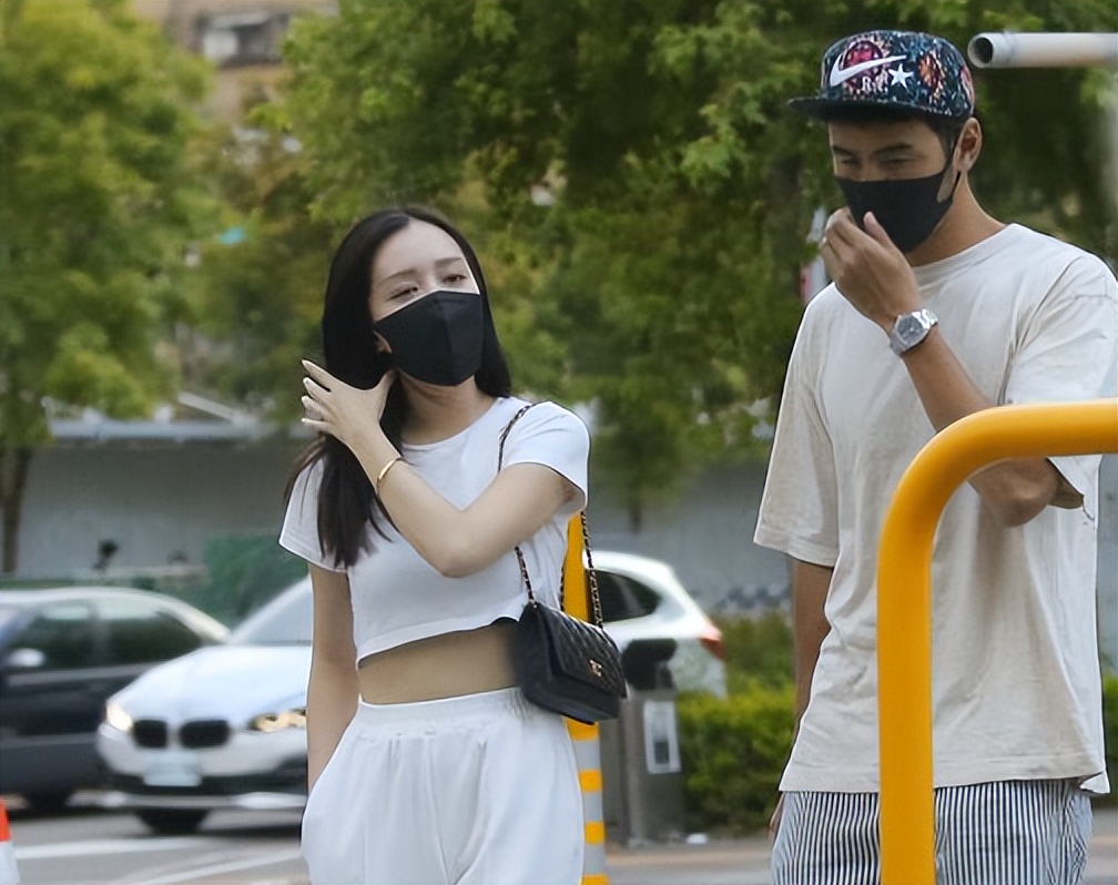 阮经天认爱4个月已分手，与小14岁嫩妹新恋情曝光，做回情场浪子