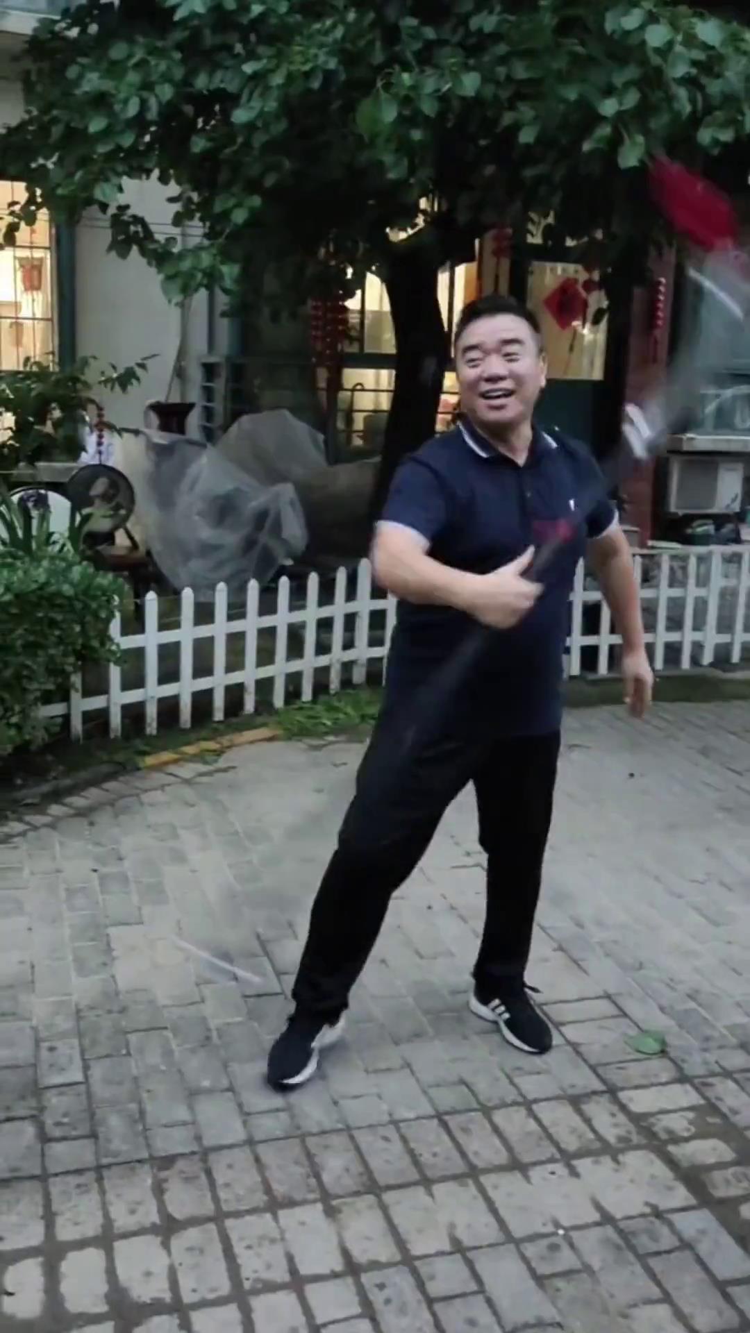 一周之内6位名人相继去世，最年轻者仅38岁，有3人同一天离世