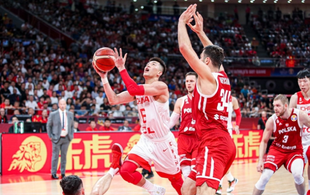 如何在短时间内提升篮球技术（篮球想提升，关键要抓基础训练，从娃娃抓起）