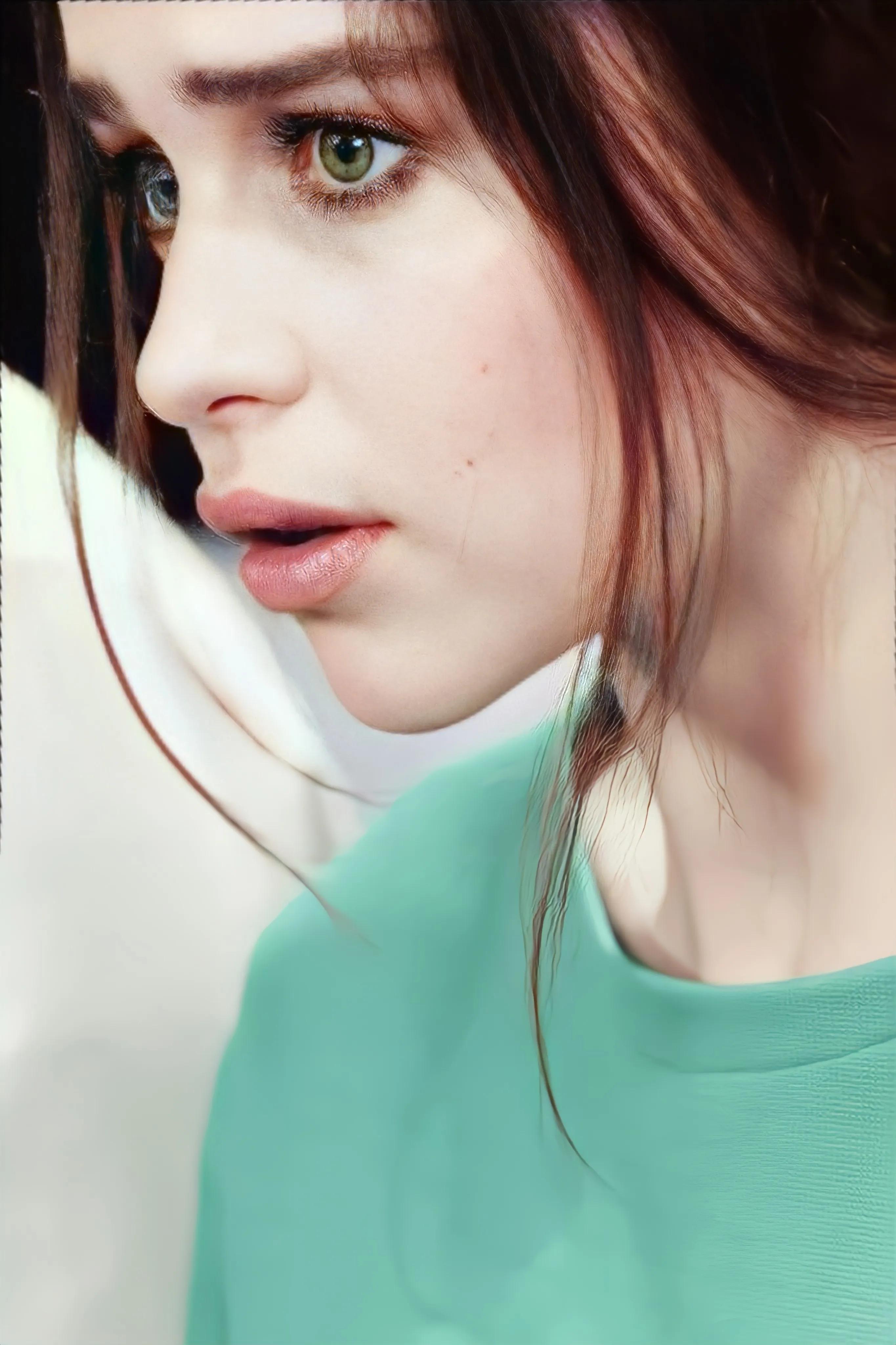 她曾因裸戏而崩溃大哭，也是让无数人喜爱的艾米莉亚•克拉克