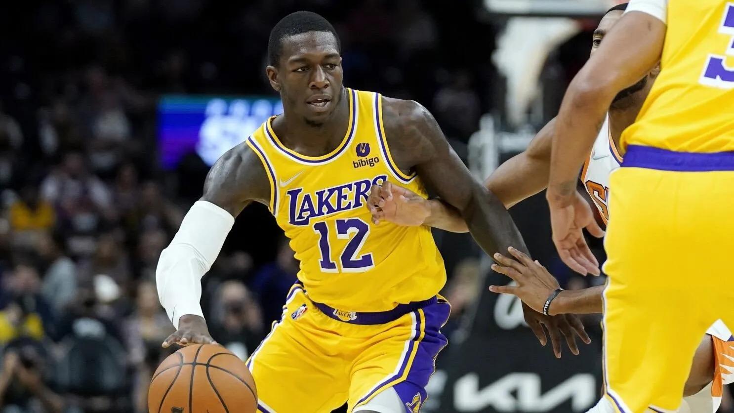 nba球員有哪些數(shù)據(jù)不突出（一塌糊涂！本賽季發(fā)揮最糟糕的十位球員，湯普森實力下滑嚴重）