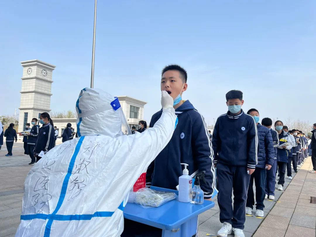 驻守防线 守护校园——商丘工学院附属兴华学校全员核酸检测