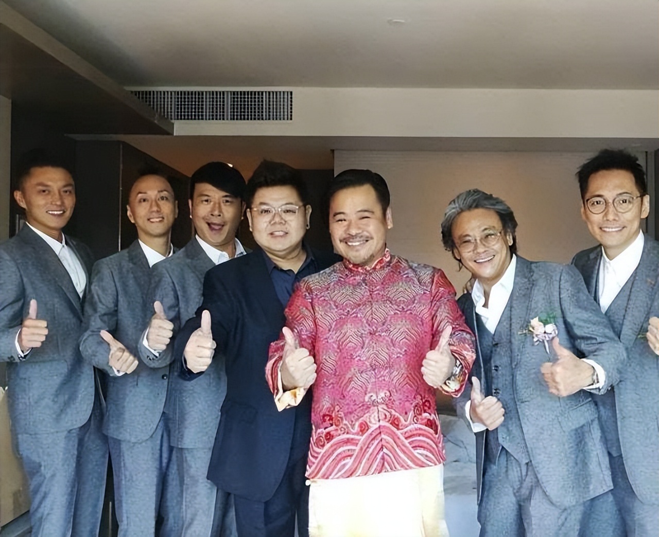 《白色强人2》今晚开播，三视帝两视后坐镇，真正的港剧王牌来了