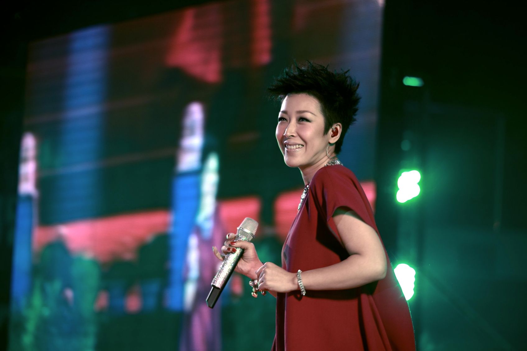 “青歌赛”7位选手现状，大多数人风光不再，1人已遗憾离世