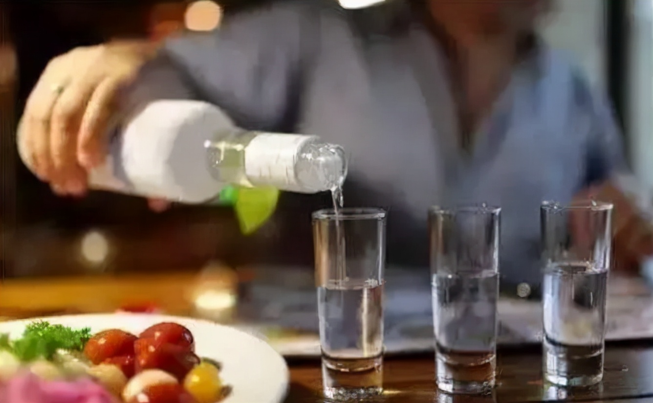 “中原第一酒神”张政，一顿能喝7斤白酒，如今却成反酒斗士