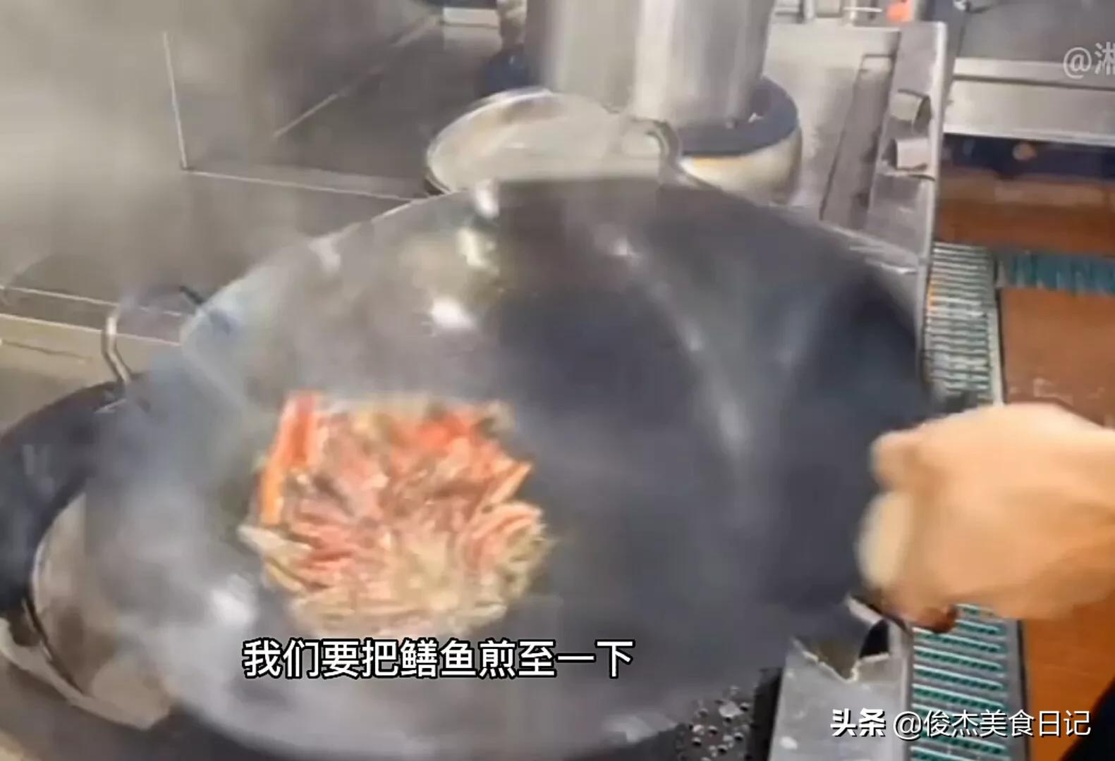 鳝鱼片的家常做法（教你做经典名菜腊肉烧鳝片）