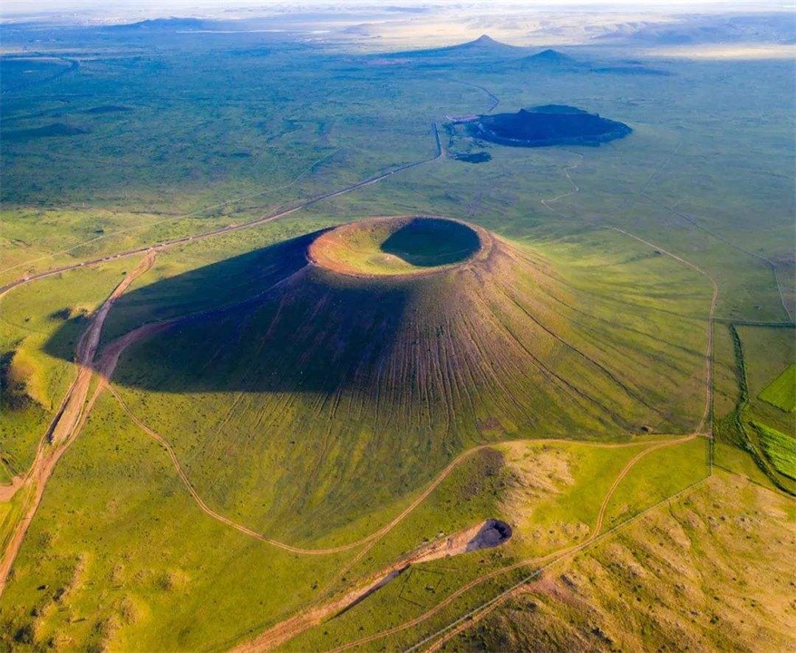 乌兰哈达火山是活火山(中国境内的十大火山,很多人其实就住在超级