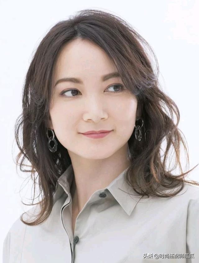 齐肩碎发发型图片女(女人过了55岁就别留长发了) - 赤虎壹号