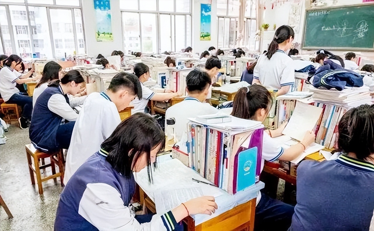 18年孙女高考成绩47分,爷爷请求复查考卷,原因竟是为减轻家庭负担