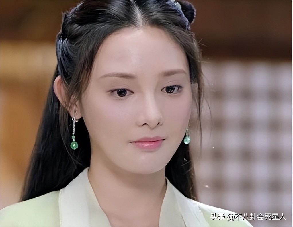 娱乐圈“一眼美人”太多了，全靠妆容造型加持，样貌缺点很明显