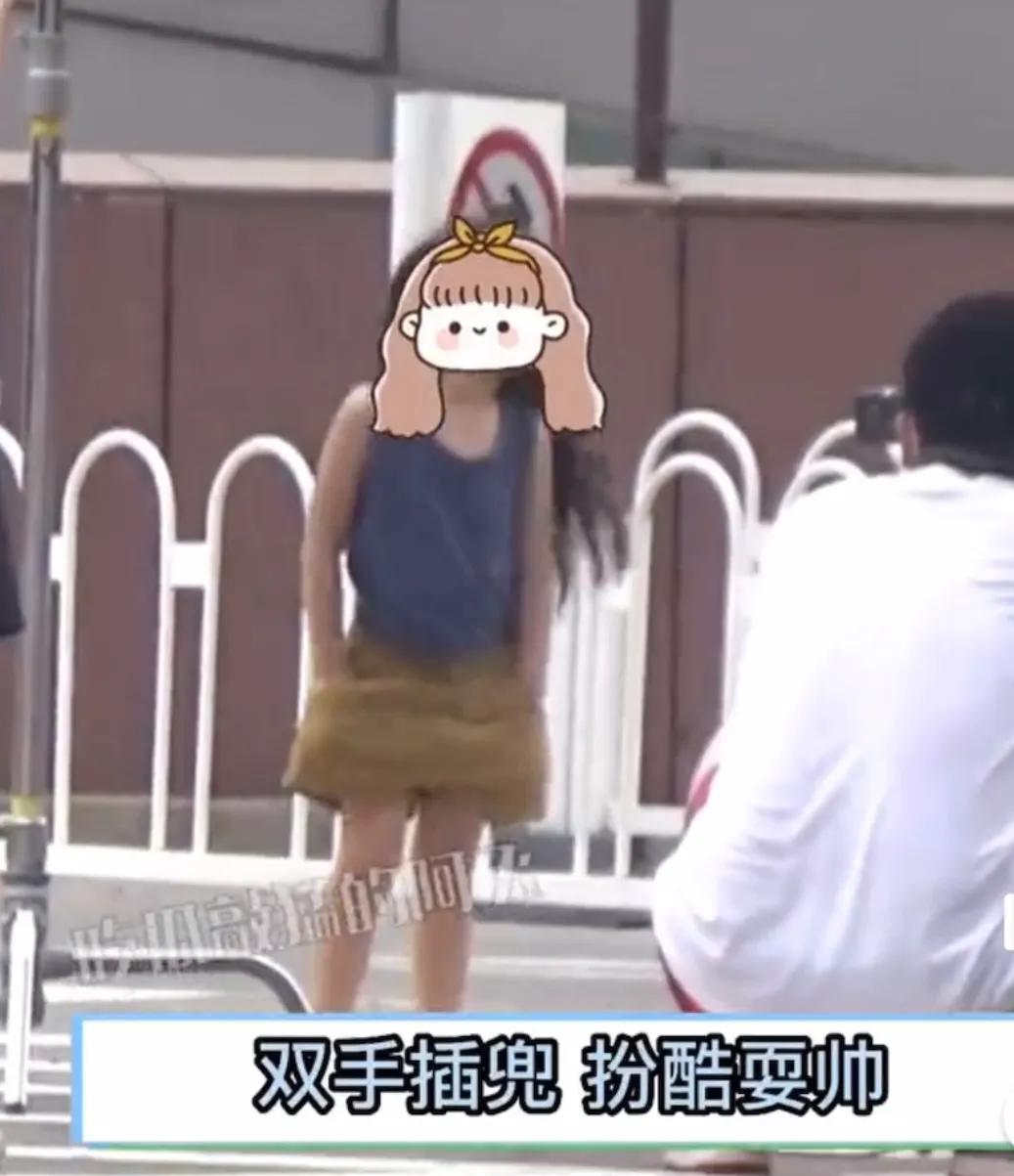 高圆圆片场和女儿互动温馨有爱，3岁Rhea活泼可爱，镜头感很强