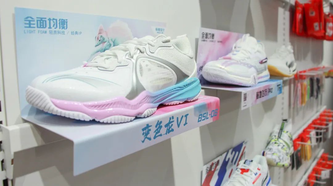 什么地方賣羽毛球（天馬集團(tuán)李寧羽毛球?qū)Ｙu首店開業(yè)！ 專業(yè)運(yùn)動(dòng)事業(yè)再下一城！）