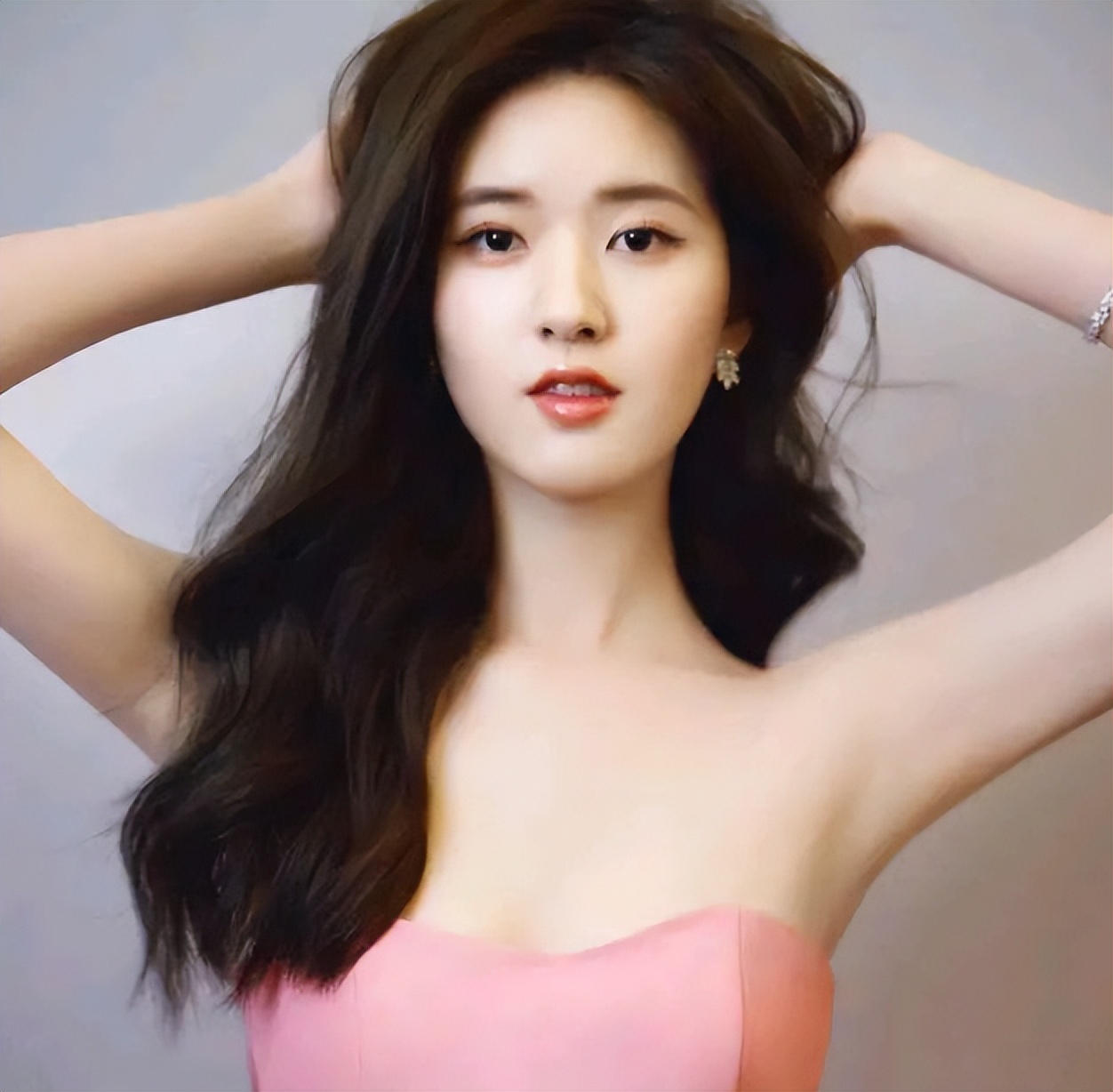 "顶级绿茶"赵露思:得到汪涵赏识,因一部低成本穿越剧爆火