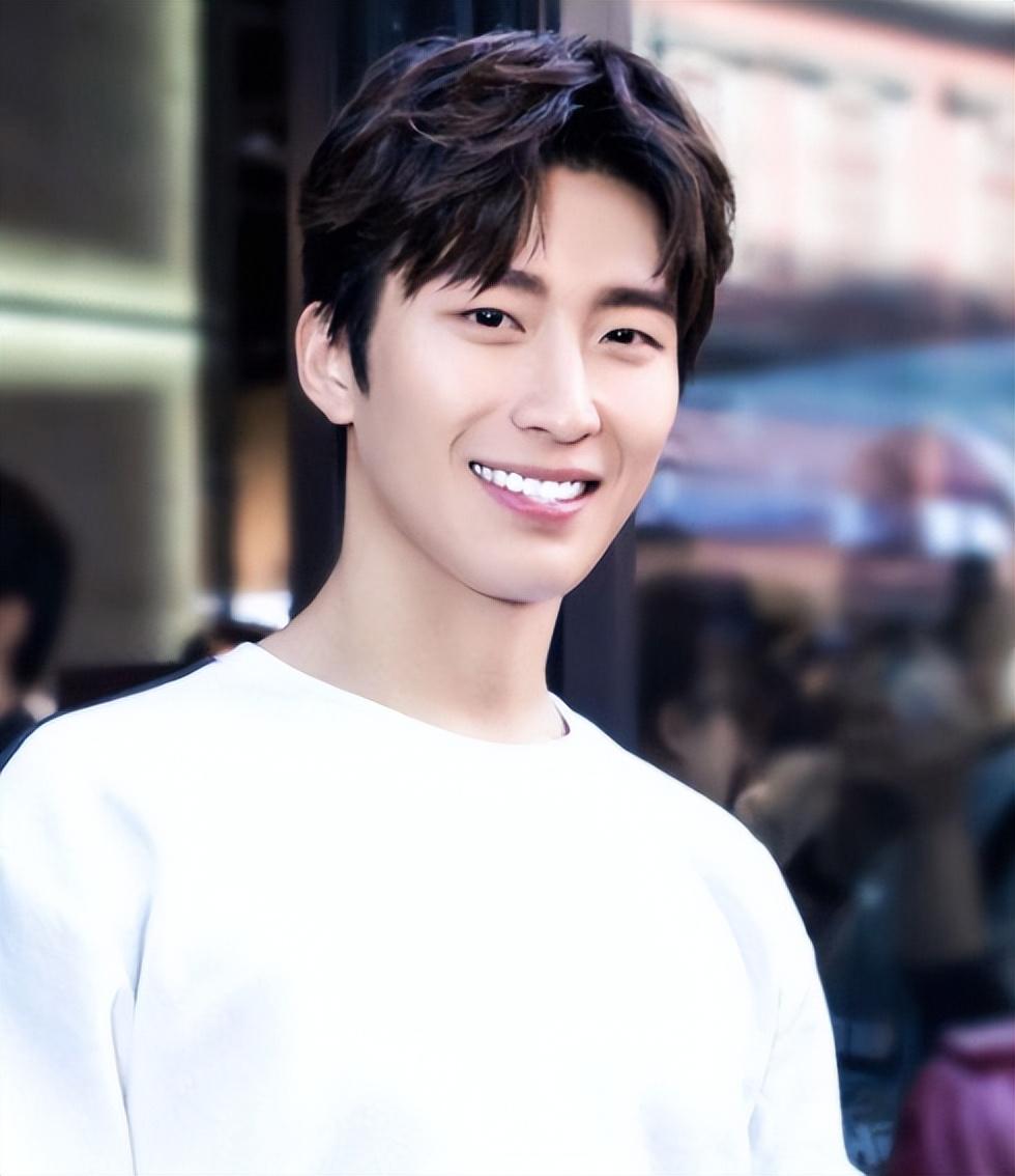 从谈恋爱到结婚,再看窦骁的现状,才知道何超莲为何这般死心塌地