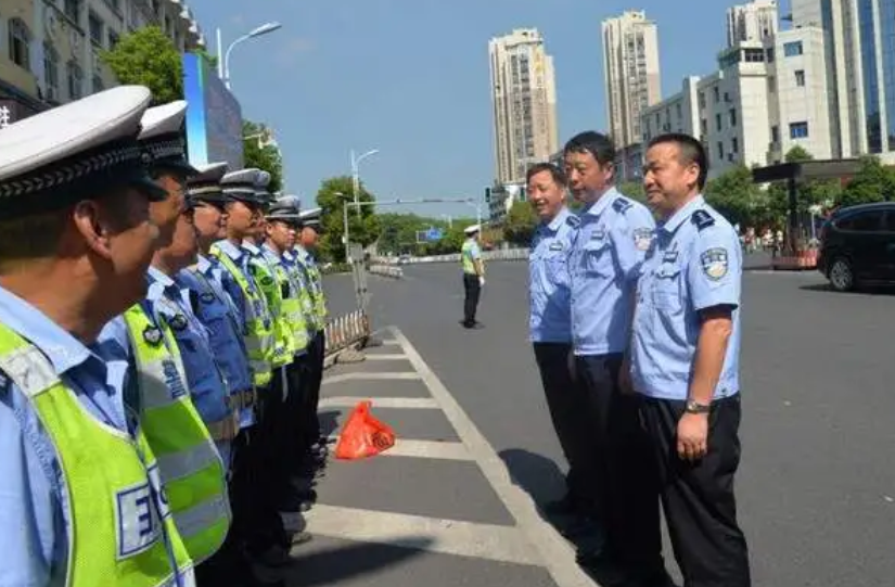 走进职场后才知道，协警和辅警究竟有啥区别，幸好听了父亲的话