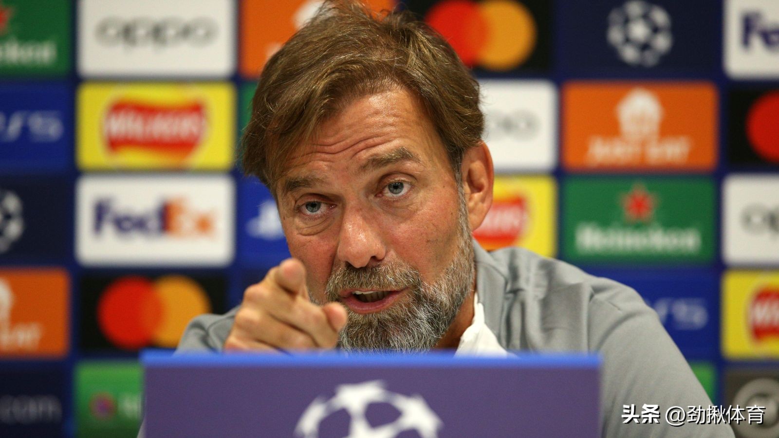 足球比赛前为什么要拍照（克洛普：如果你能停止拍照，那我就明白这个问题了）-华海博客