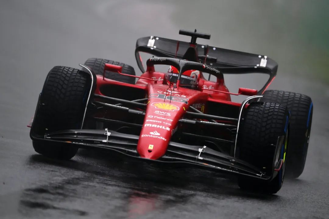 f1比赛黄旗(雨战出名局！头哥让你爷青回，周冠宇解锁新成就)