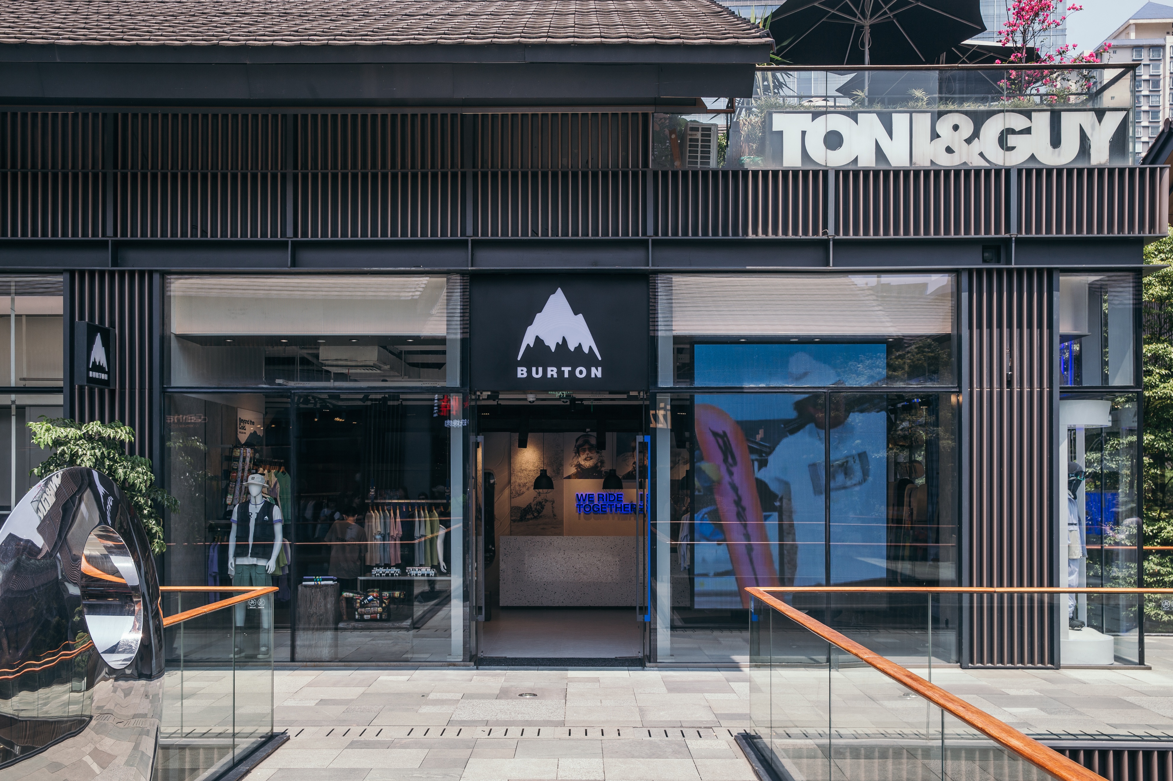 BURTON成都远洋太古里新店开幕，谁能拒绝苏翊鸣和最新款雪板？
