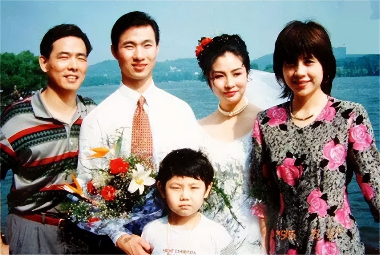 刘国梁恩师蔡振华，娶演员妻子，铁腕外表下是一位模范丈夫