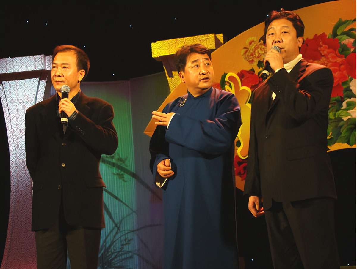 姜昆,戴志诚,郑健表演《一仆二主》冯巩等表演《不能让他走》1冯巩等