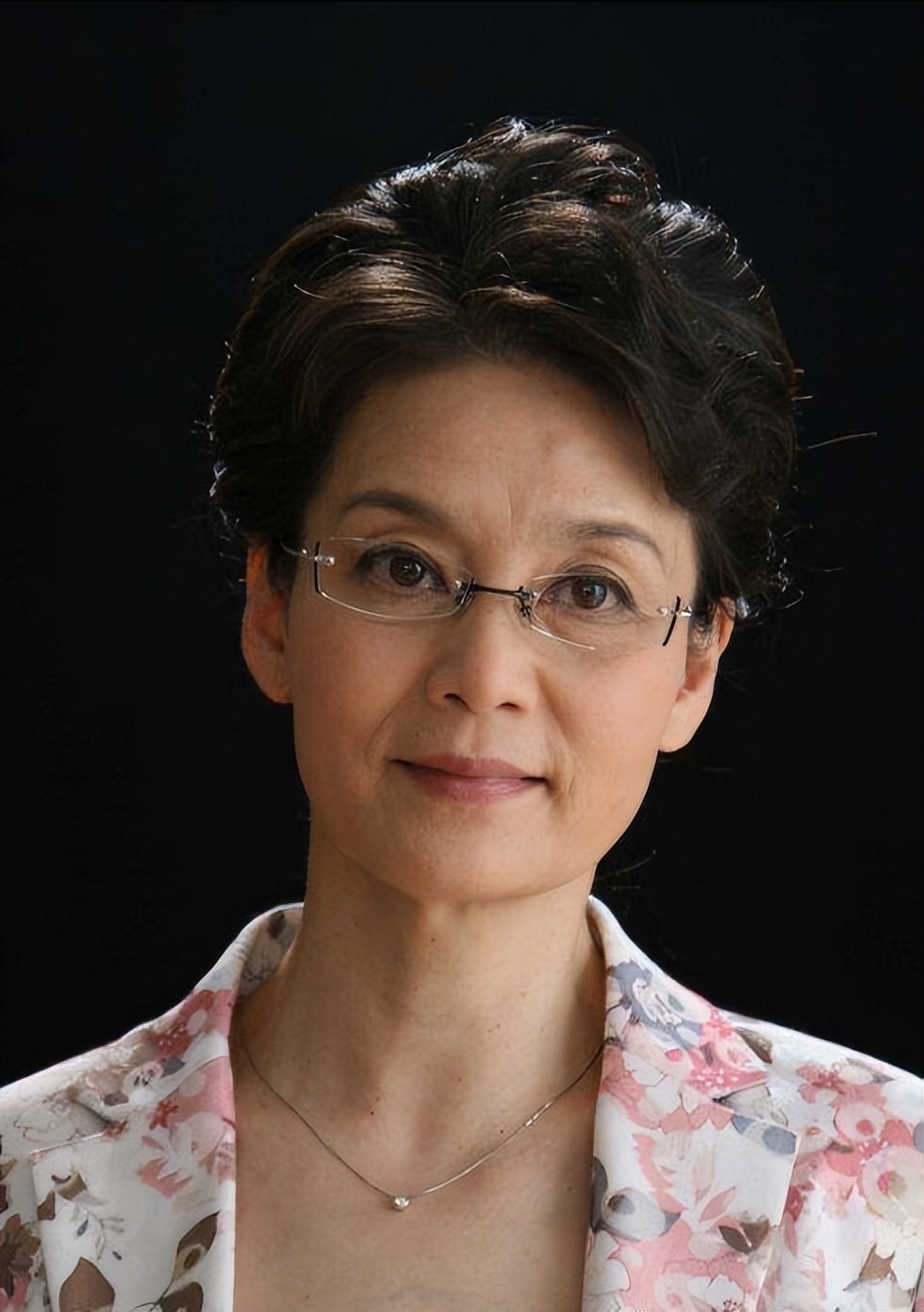 "国家一级演员"潘虹:为事业结束8年婚姻,至今无儿无女成遗憾