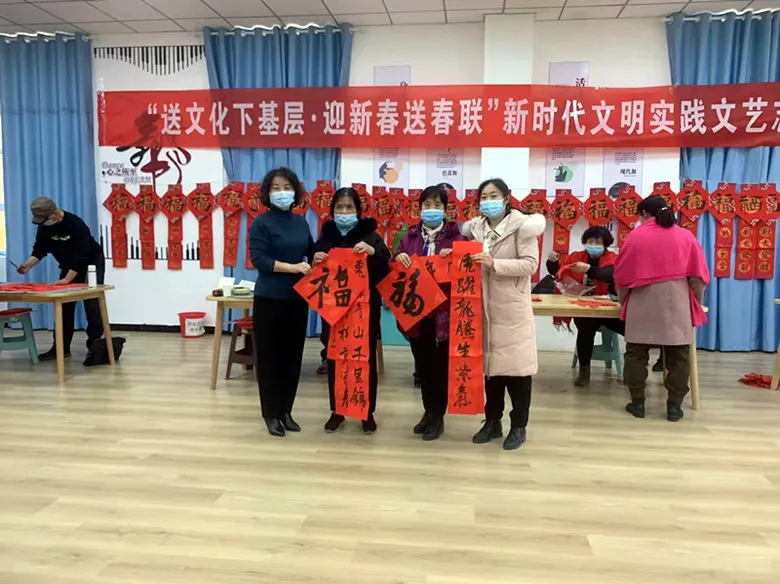 红红火火迎新春 | 师市开展“迎新春送春联”活动