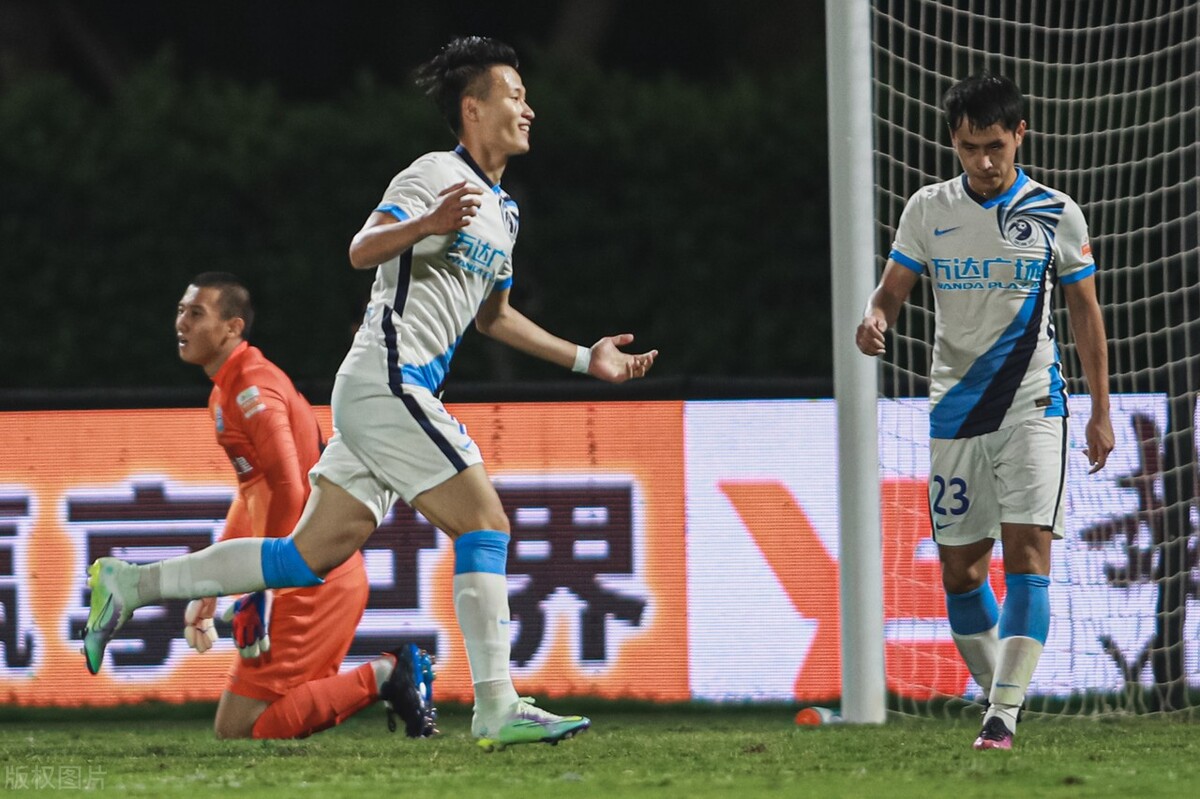 大连人3比0广州城赛后采访（「大连人3-0广州城赛后」谢晖：赛季至今最满意的比赛）-华海博客