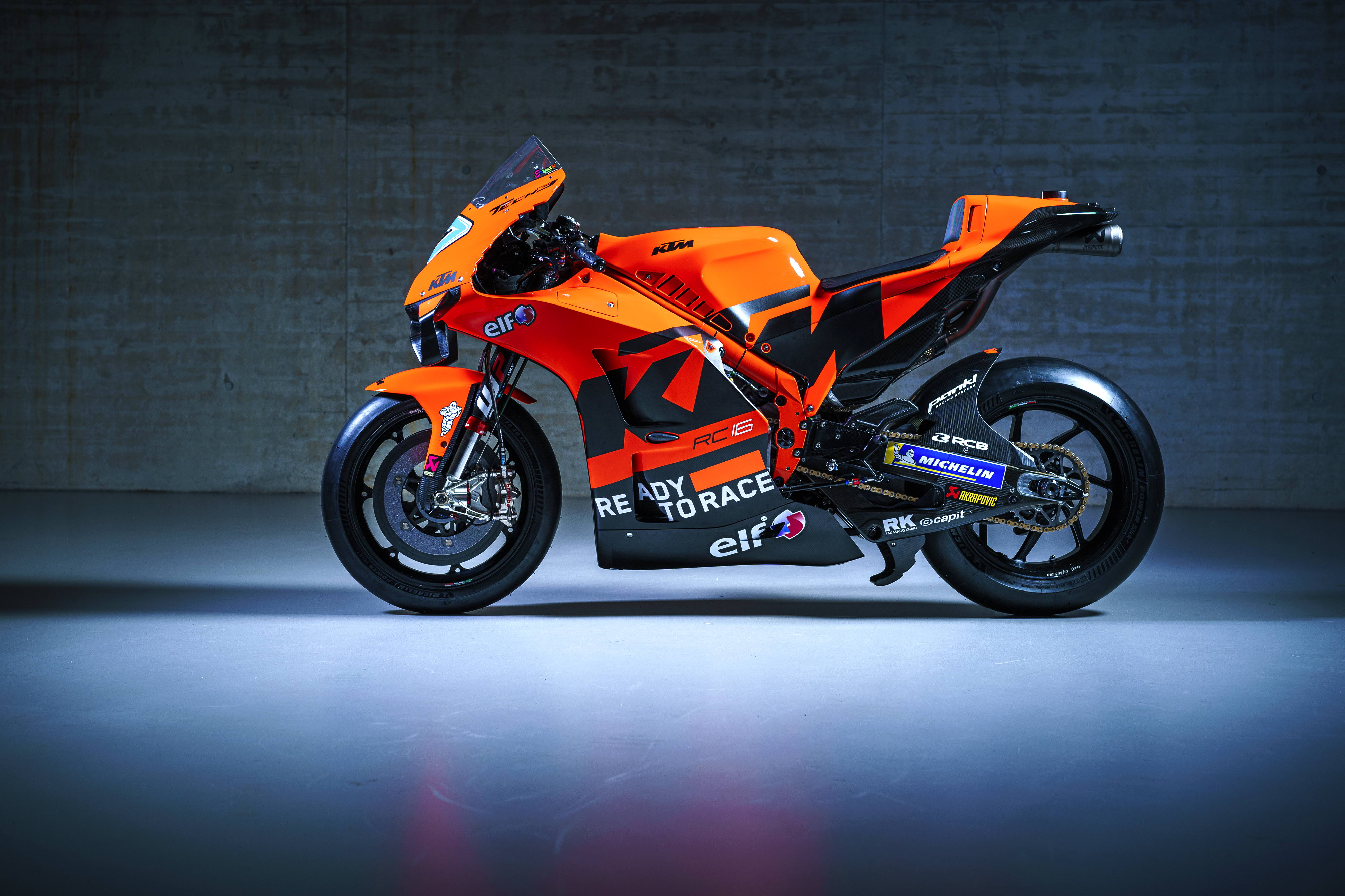 25号赛车手(MotoGP 2022：KTM MotoGP Tech3 车队的 RC16)