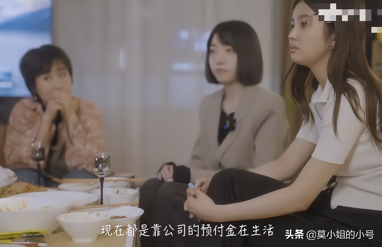 周末两天爆出8个瓜，新恋情、哭穷卖惨、车祸死亡，个个都是大瓜