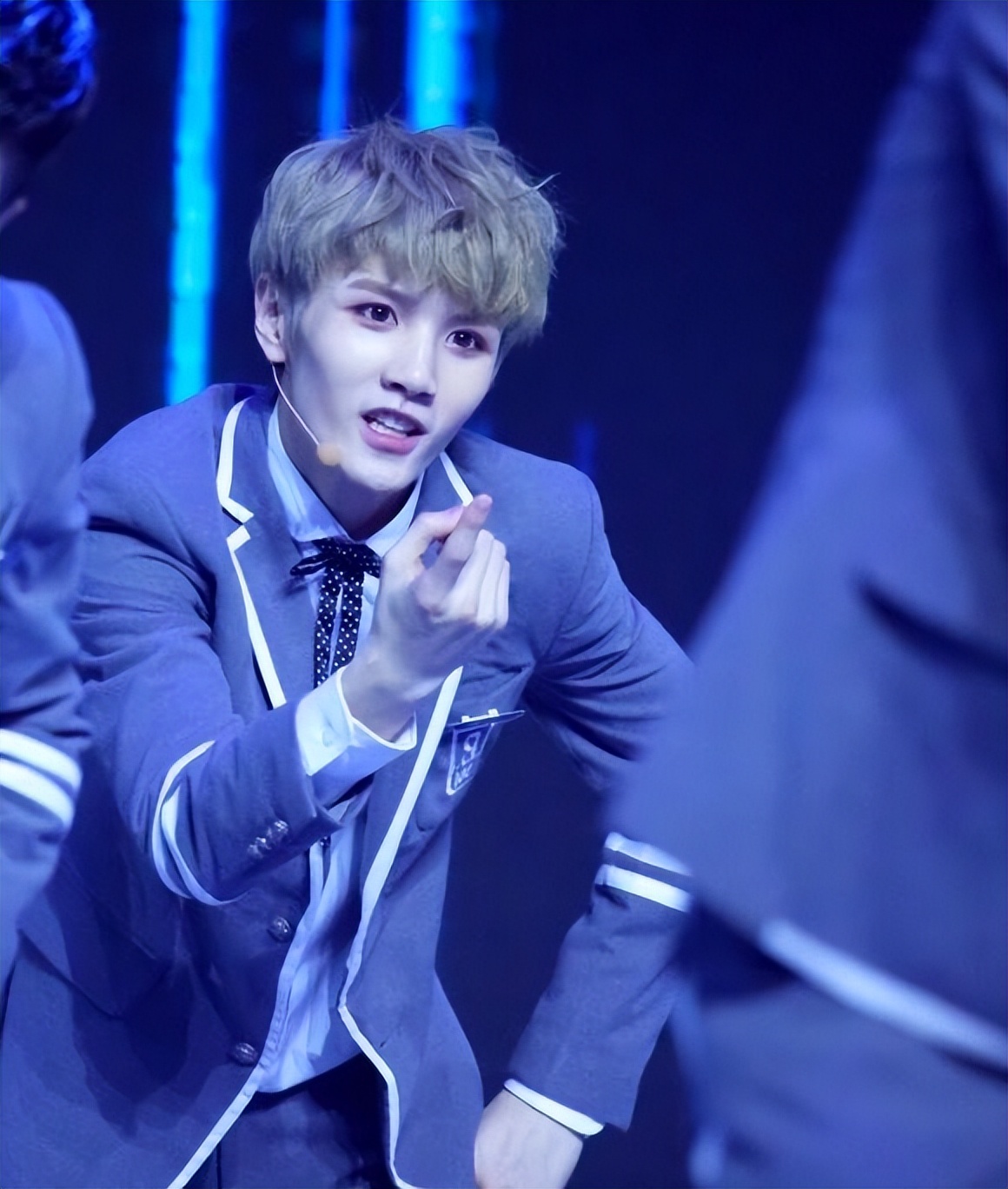 “大起大落”灵超：曾在机场跟路人冲突，后遭好朋友出卖