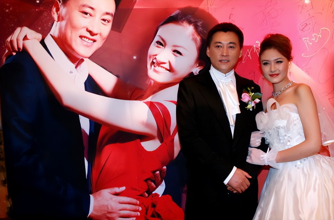 朱墨:嫁大16岁演员刘小锋,婚后生两子,如今一家四口其乐融融