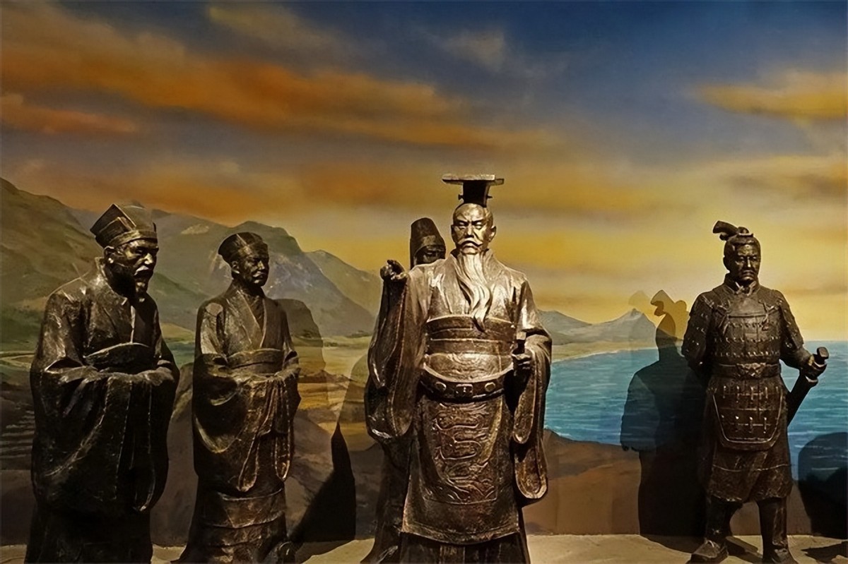 秦始皇为什么把“寡人”改成“朕”，有何深意？把字拆开读就懂了