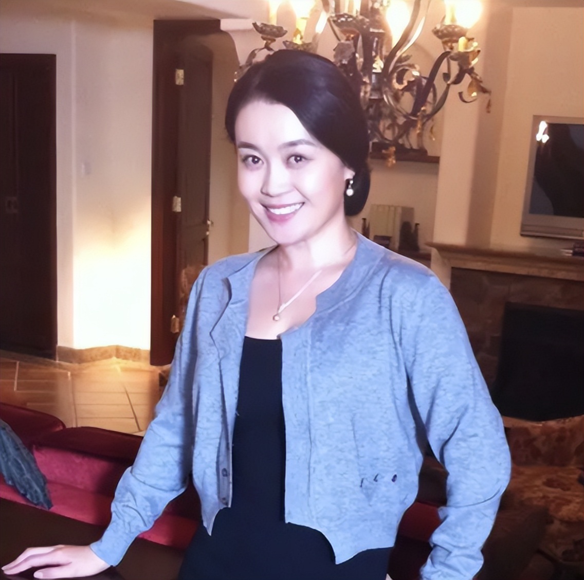 演员关婷娜:被赵本山捧红后,绯闻缠身,40岁单身成父母心病