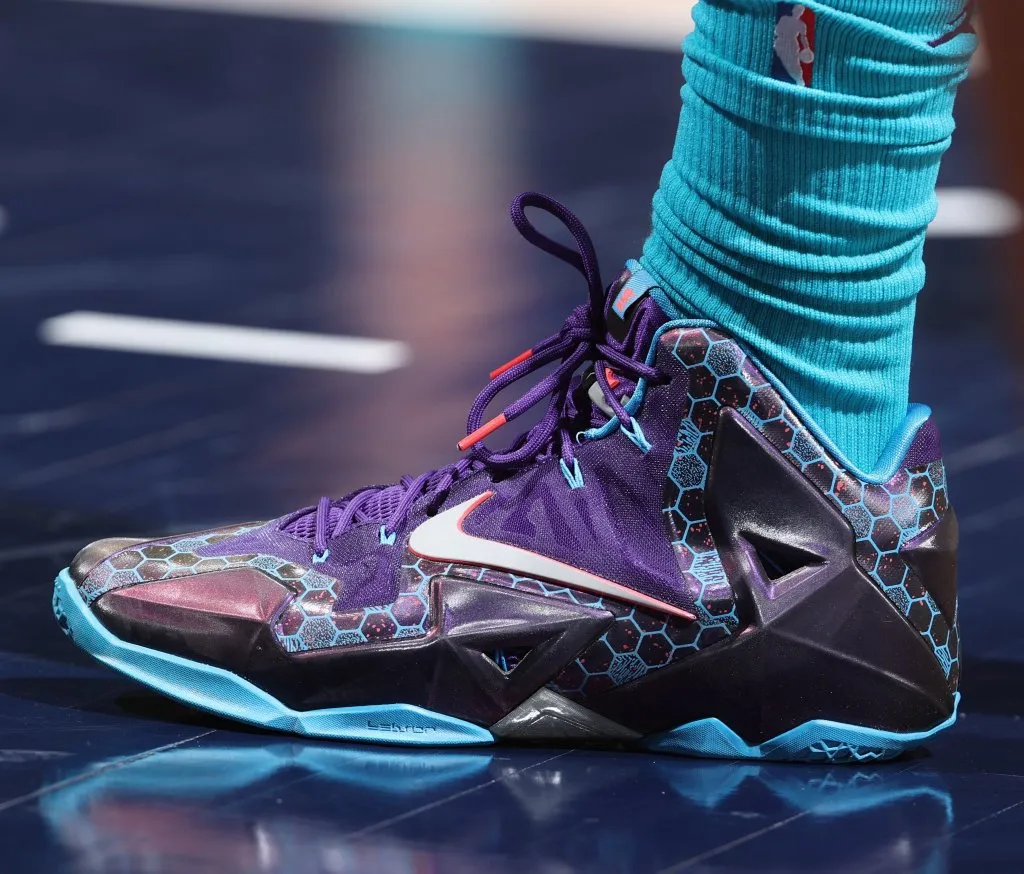 nba球员联名鞋有哪些（NBA球员上脚：哈雷尔和塔克争鞋王，3大国产品牌的球鞋）-华海博客