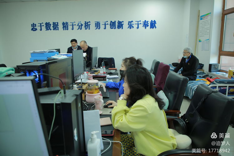 桦南县卫健局组织离退休老党员老专家深入医疗系统督导疫情防控工