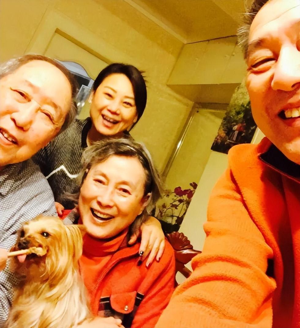 著名演员向梅,与丈夫牵手64年,71岁患脑梗,如今86岁她怎么样了