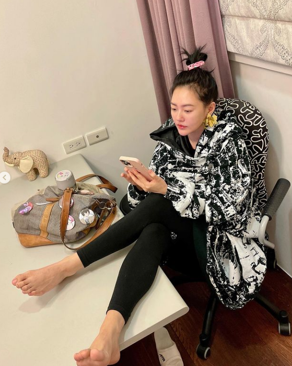 小S晒照引新姐夫点赞，具俊晔隔离期“献殷勤”，博足小姨子好感