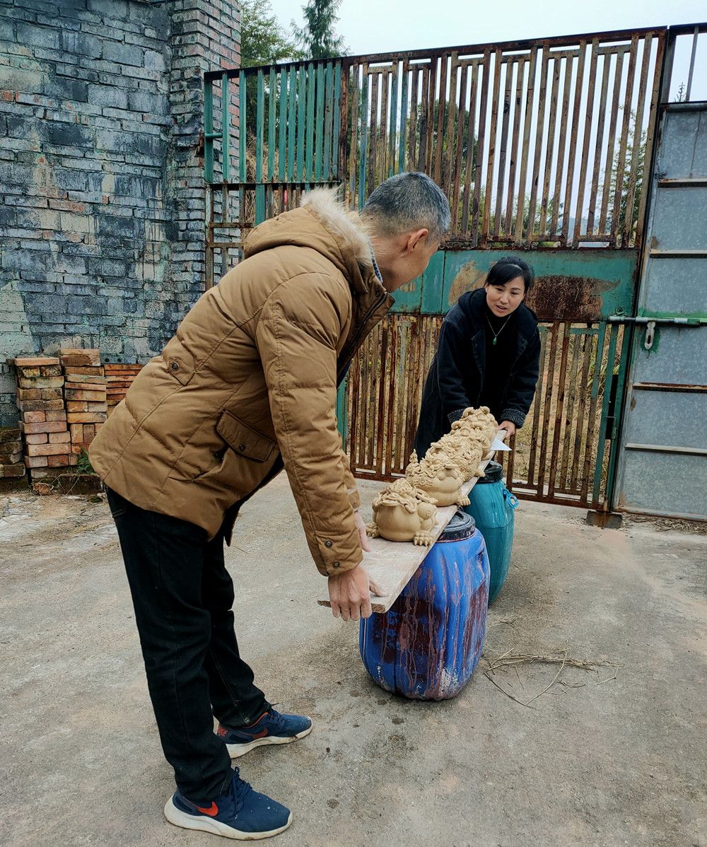 冯宝英:世界瓷都金蟾王